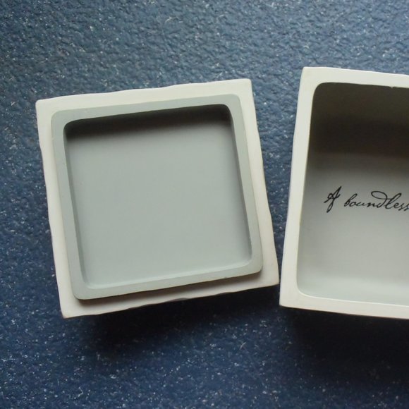 Willow Tree "Hug" Keepsake Box Child & Dog - Picture 5 of 10